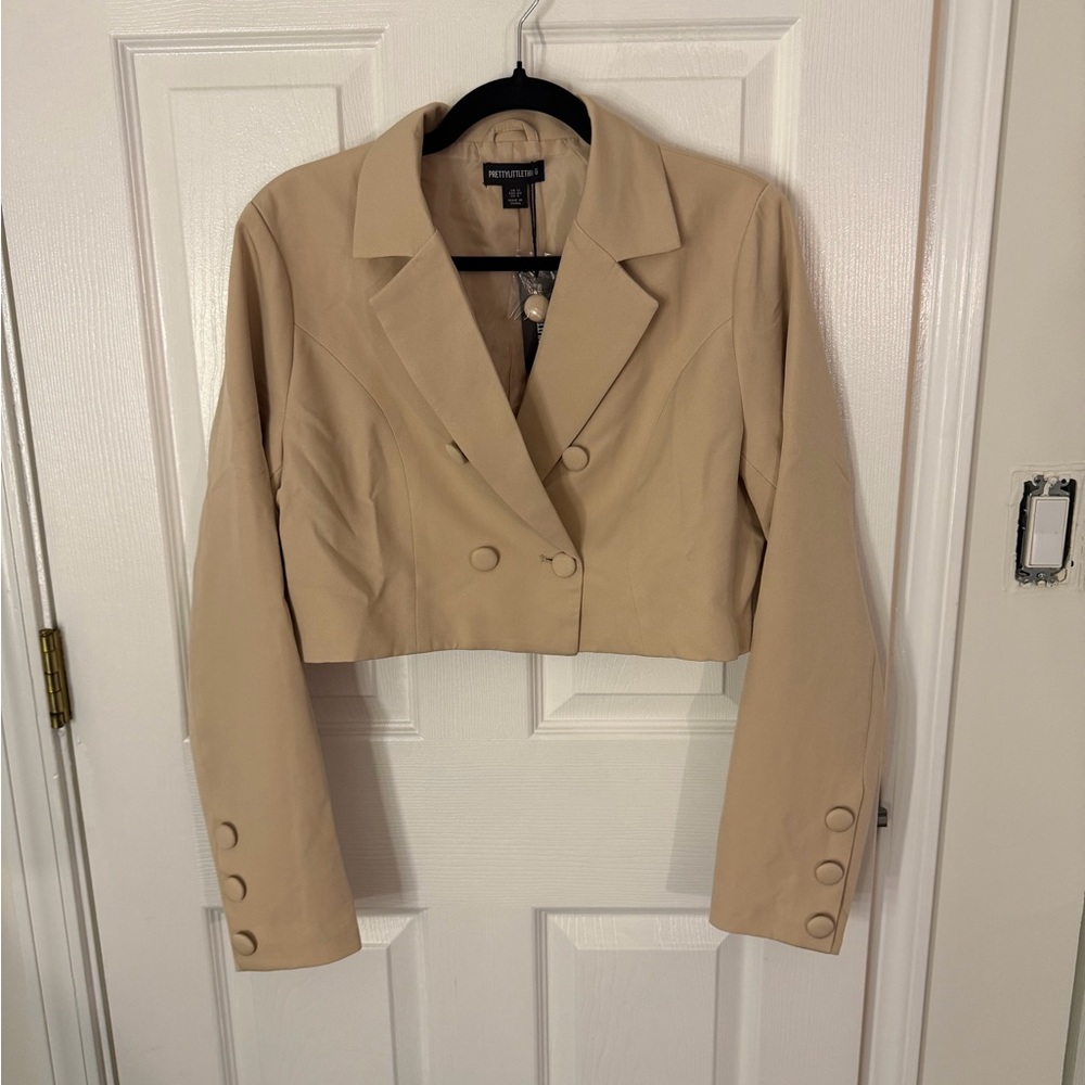 Pretty Little Thing Tan Cropped Blazer/Trench